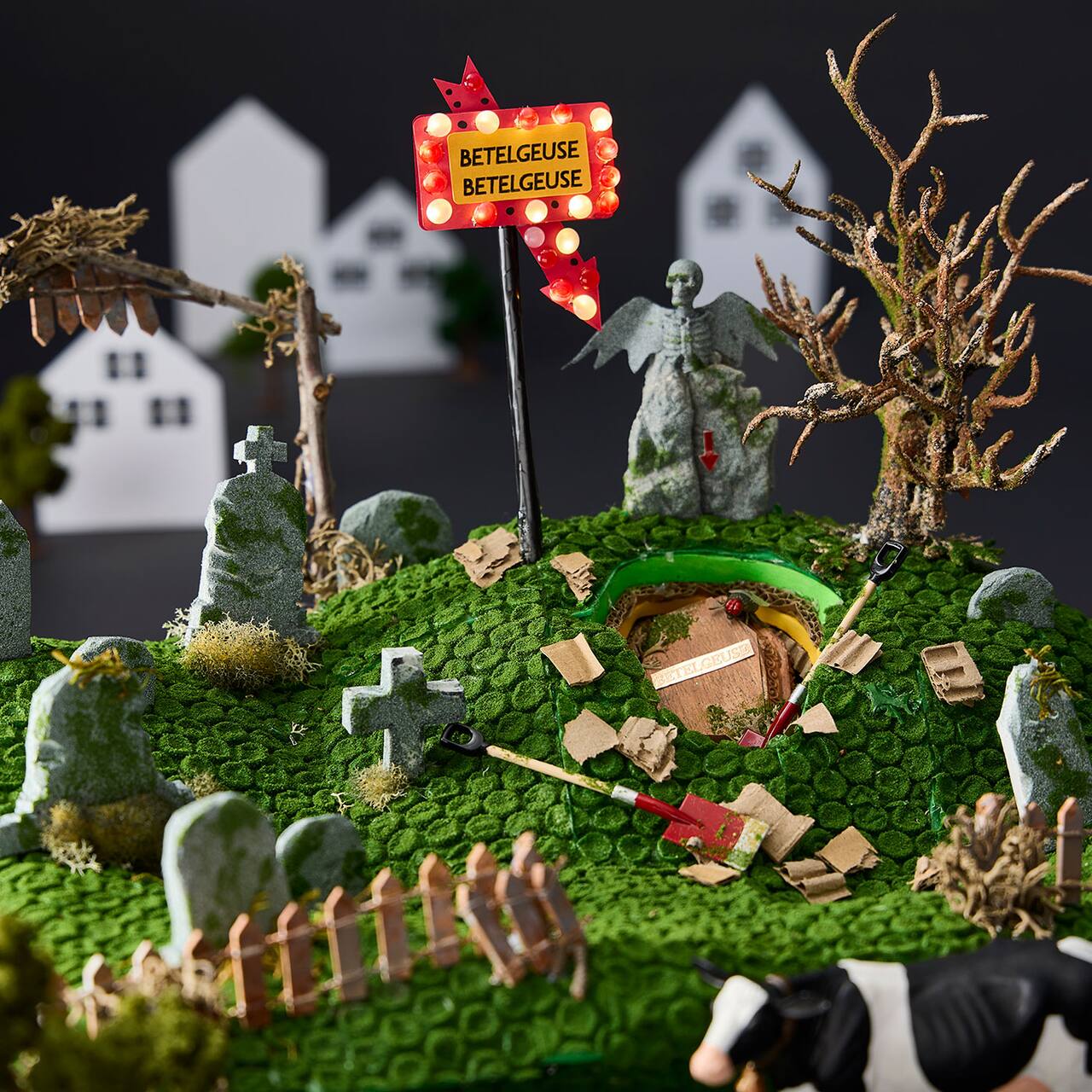 BEETLEJUICE BEETLEJUICE™ Winter River Model Home